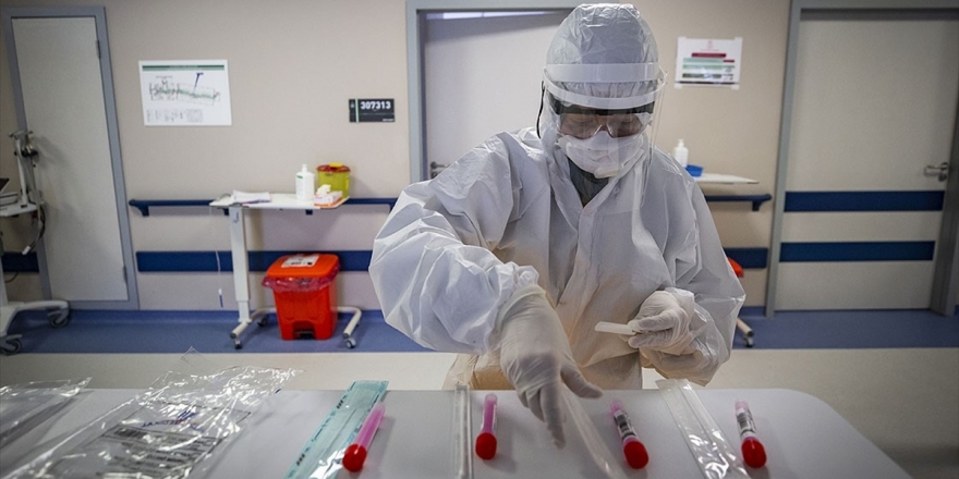 Türkiye'de Son 24 Saatte 1512 Kişiye Kovid-19 Tanısı Konuldu