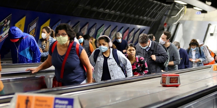 İngiltere'de Son 24 Saatte 2 Bin 919 Kovid-19 Vakası Tespit Edildi