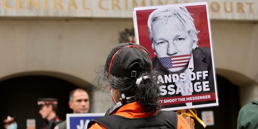 Assange'ın ABD'ye İade Davası Kovid-19 Nedeniyle Ertelendi