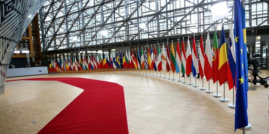 AB, Rusya'ya Yaptırımları Uzattı