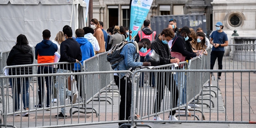 Fransa'da Son 24 Saatte 9 Bin 843 Kovid-19 Vakası Tespit Edildi