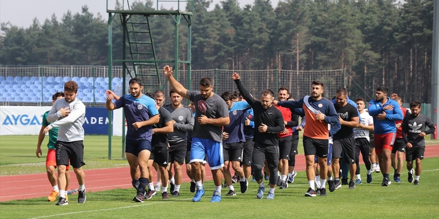 Milli Güreşçiler Yeni Başarılar İçin Topuk Yaylası'nda Güç Depoluyor