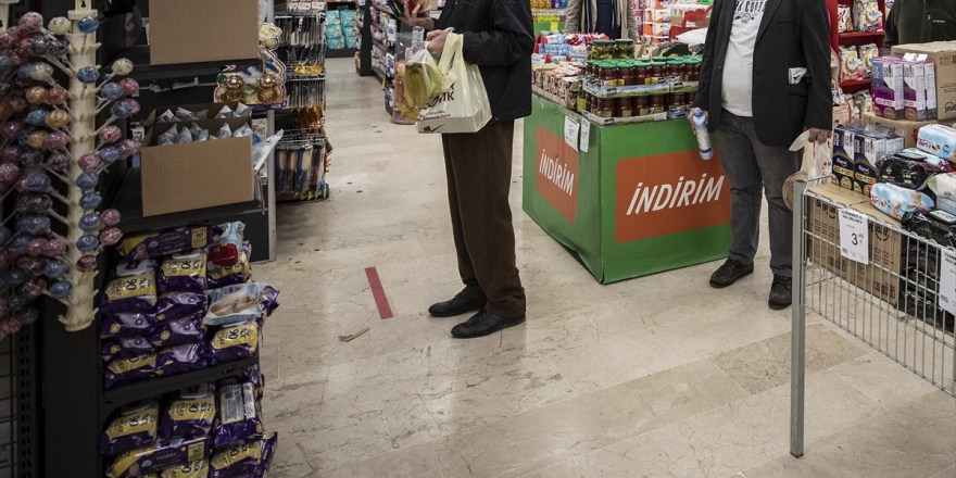 Market Ve Pazar Yerlerinde Kovid-19'a Yönelik En Önemli Tedbir 'Sosyal Mesafe'