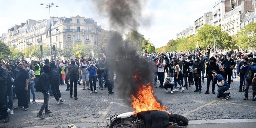 Fransa'da Aylar Sonra Düzenlenen Sarı Yeleklilerin Gösterilerinde Olaylar Çıktı
