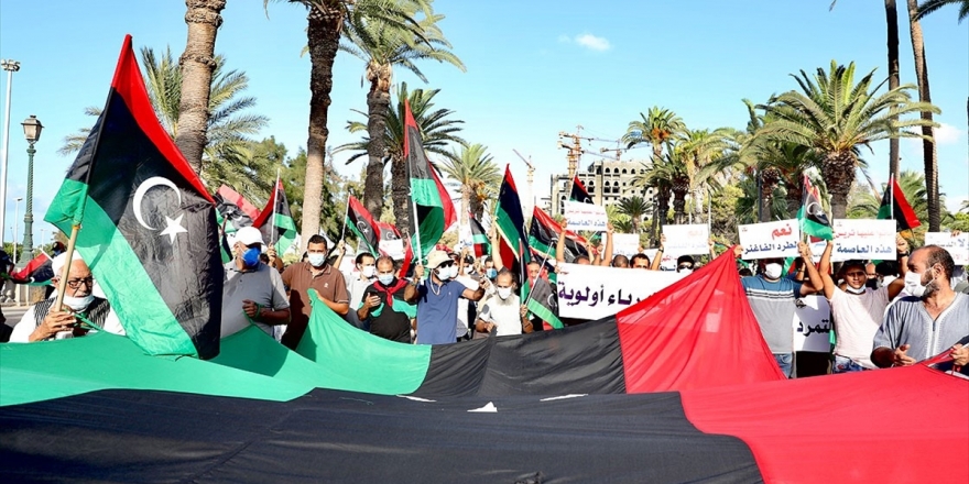 Libya'daki Protestolarda Hafter Milisleri Göstericilere Ateş Açtı: 5 Yaralı