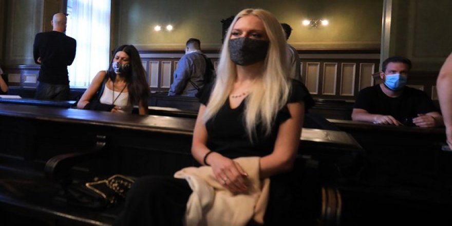 Dünya Sigortadan Para Almak İçin Bunu Yapan Kadını Konuşuyor