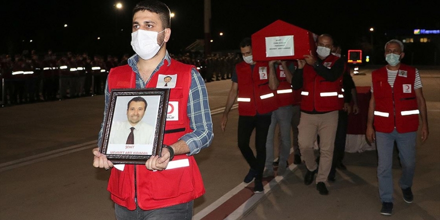 Suriye'de Şehit Olan Türk Kızılay Personelinin Cenazesi Memleketine Uğurlandı