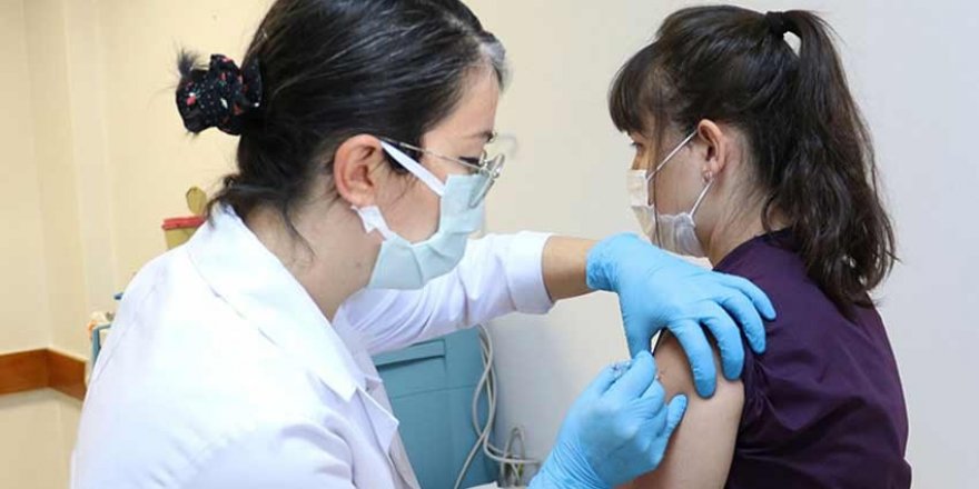 Türkiye'de ilk Koronavirüs aşısı Hacettepe Üniversitesi'nde yapıldı