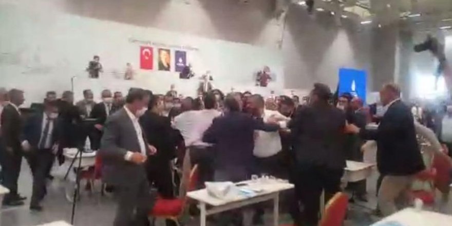 İBB Meclisi'nde Kavga! Tekme Tokat Birbirine girdiler