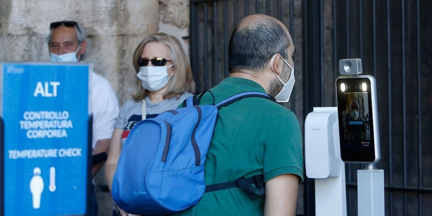 İtalya'da Son 24 Saatte 1585 Kişiye Kovid-19 Tanısı Konuldu