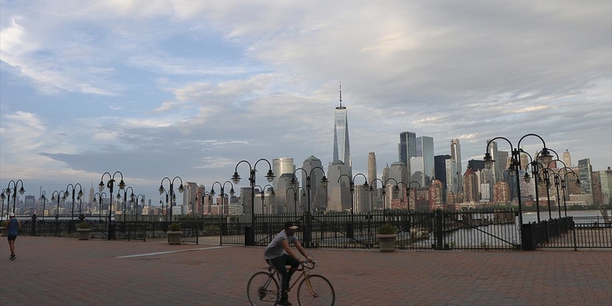 New York'ta Kovid-19 Nedeniyle Okulların Açılması İkinci Kez Ertelendi