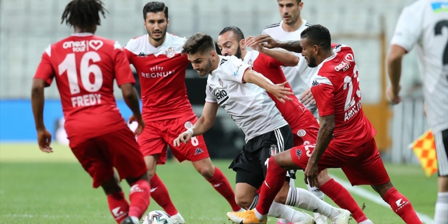 Beşiktaş: 1 - Fraport Tav Antalyaspor: 0 (İlk Yarı)