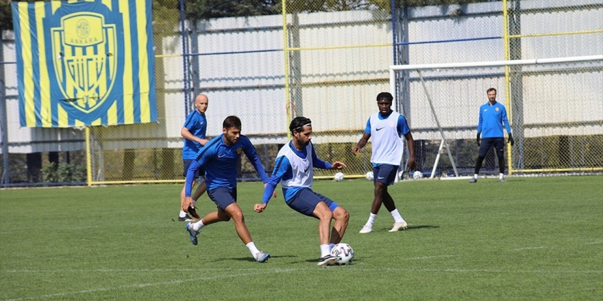 Mke Ankaragücü'nün Yeni Transferi Alper Potuk İlk Antrenmanına Çıktı