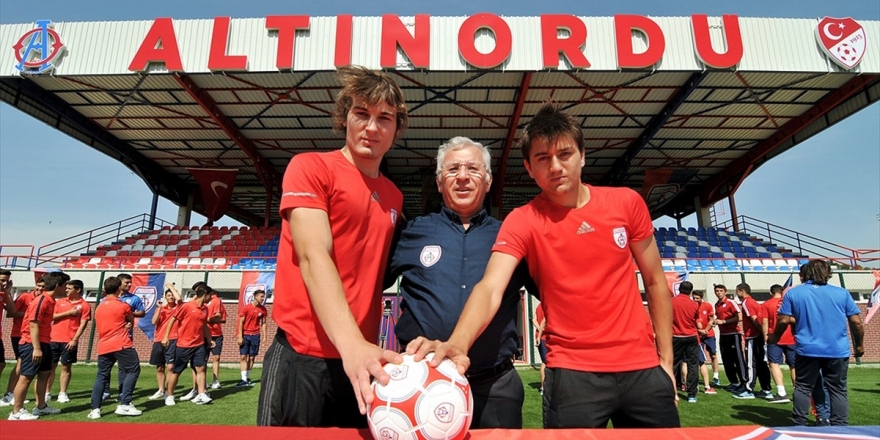 Çağlar Söyüncü Ve Cengiz Ünder Leicester City’de Buluştu