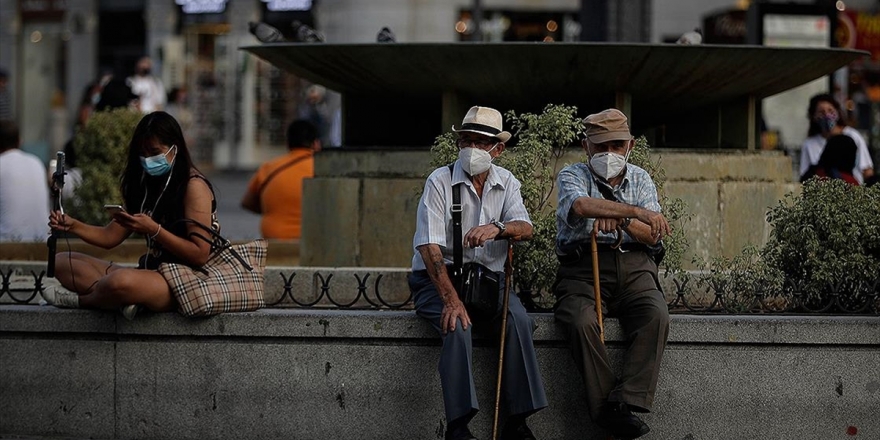 İspanya'da Son 3 Günde Kovid-19 Vakaları 31 Bin 428 Arttı