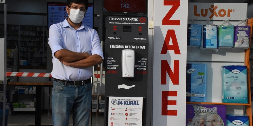 Eczanelerde Temas Ve Bulaş Riskini Azaltacak Cihaz Tasarladı