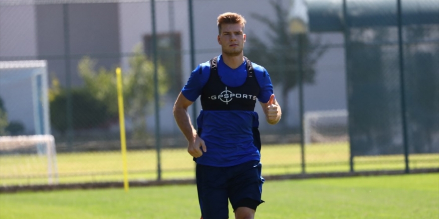 Trabzonspor Sörloth'un Transferinin Gerçekleştiğini Açıkladı