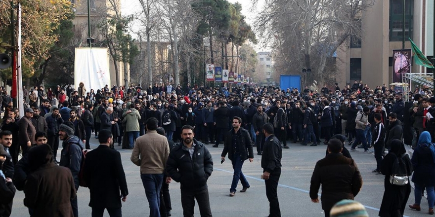 İranlı Akademisyen Abdulkerimi: İran'da Devletle Halk Arasındaki Mesafe Giderek Artıyor