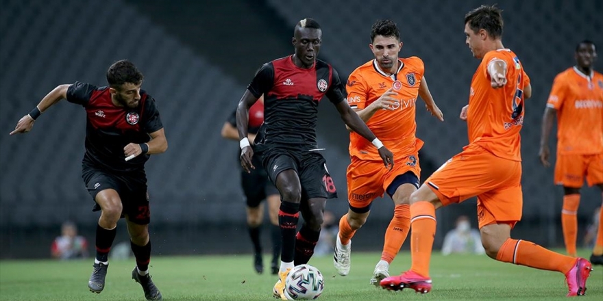 Medipol Başakşehir'i 2 Golle Geçen Fatih Karagümrük Maç Fazlasıyla Lider