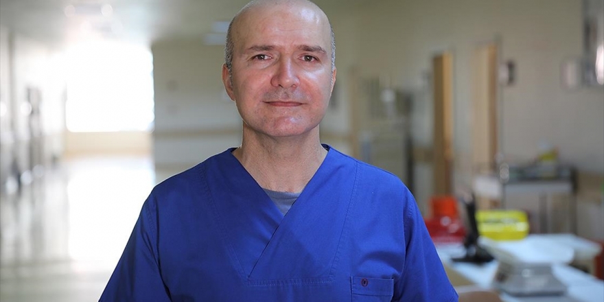 Koronavirüsü Atlatan Doktor Verdiği Mücadeleyi Gözyaşları İçinde Anlattı