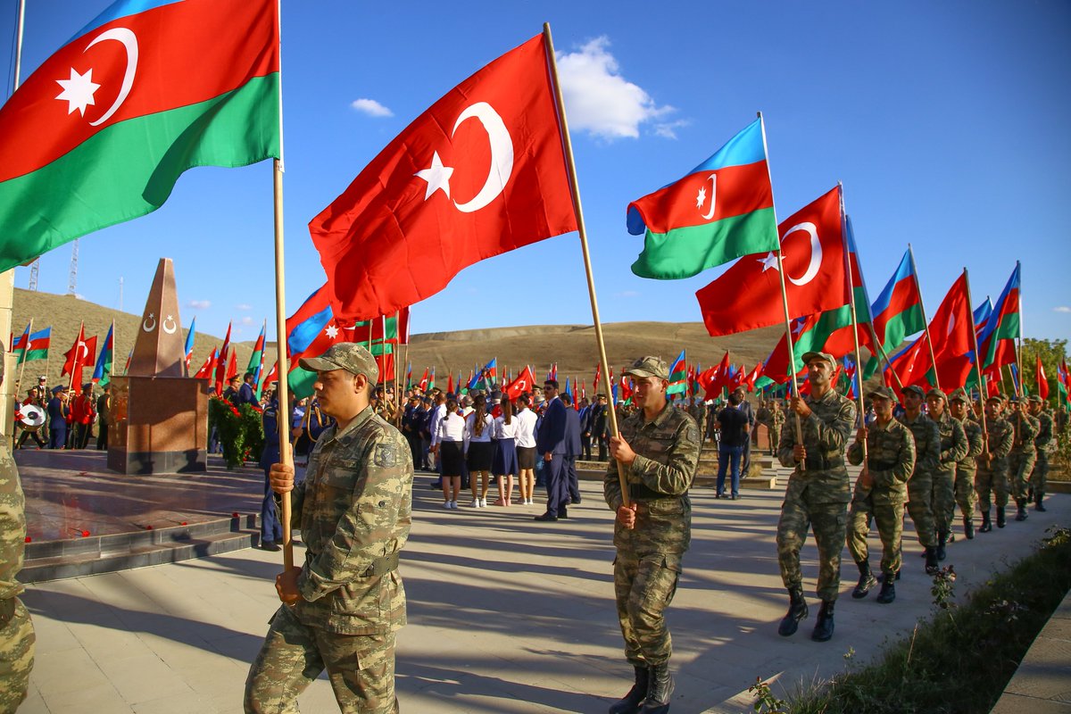 Azerbaycan ordusundan Dağlık Karabağ'daki Ermeni garnizonuna teslim olma önerisi: Kaybınız artmasın