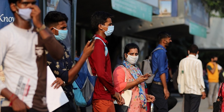 Kovid-19 Nedeniyle Son 24 Saatte Hindistan'da 1039, Brezilya'da 335 Kişi Öldü