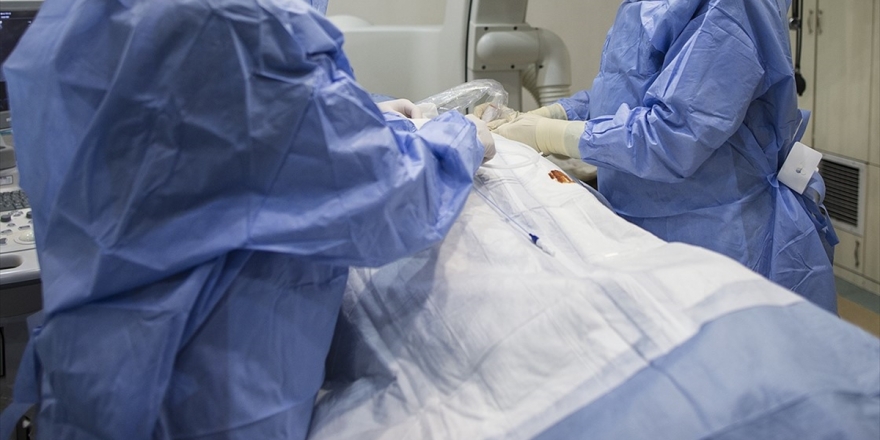 Kapalı Ve Küçük Cerrahiyle Kalp Damarlarındaki Birden Fazla Tıkanıklık Açılabiliyor