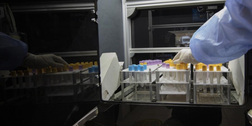 Kan Alma Biriminde Görev Yapan Robot 'Nesli' Hastanedeki Teması Azaltıyor