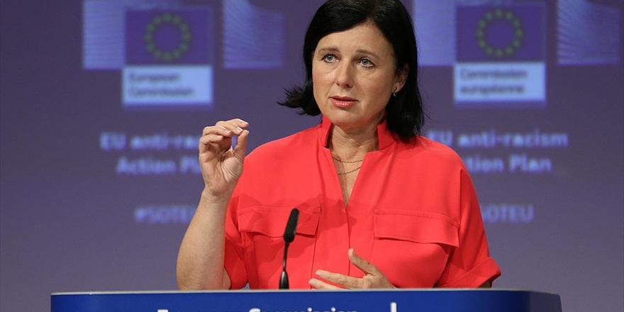 Macaristan: Ab Komisyonu Başkan Yardımcısı Jourova İstifa Etmeli