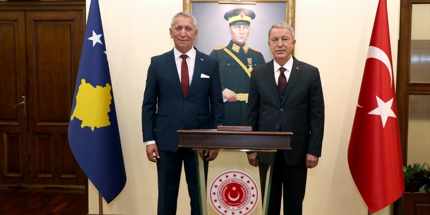 Milli Savunma Bakanı Akar İle Kosovalı Mevkidaşı Quni Bir Araya Geldi