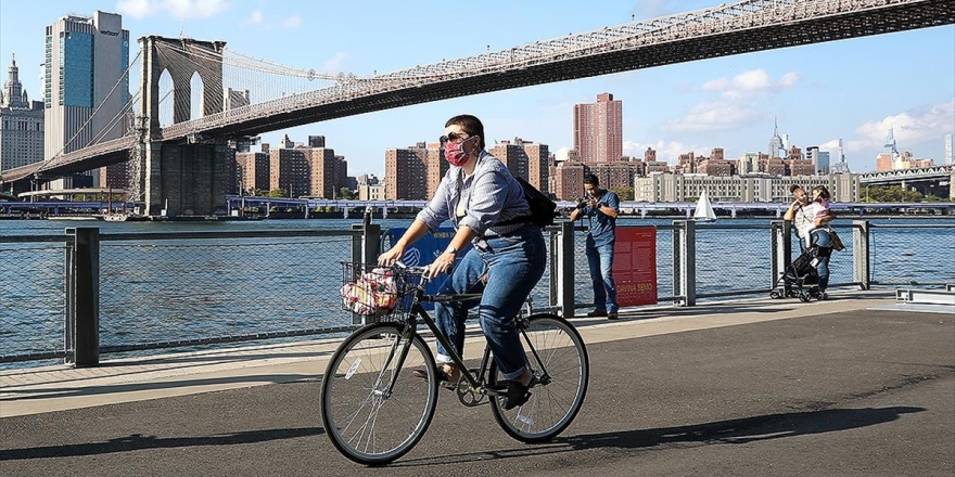 New York'ta Kovid-19 Nedeniyle İki Kez Ertelenen Okullar Açıldı