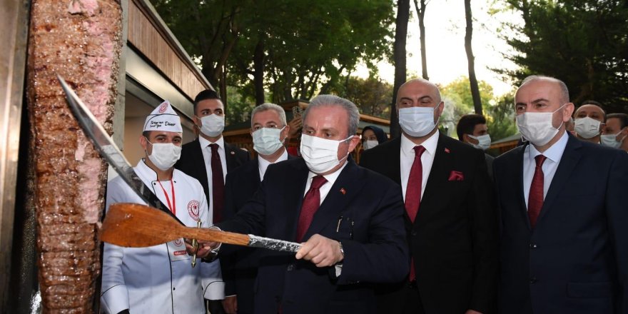 Şentop, TBMM'de Kılıçla Döner Kesti