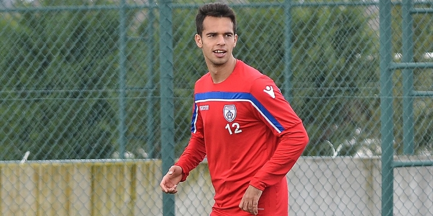 Göztepe Kerim Alıcı'yı Transfer Etti