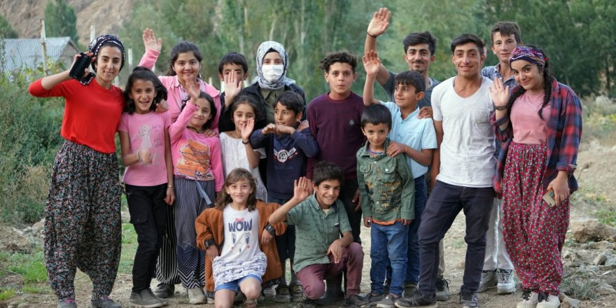 EBA'ya Bağlanmak İçin 2500 Rakımlı Tepeye Çıkıyorlar