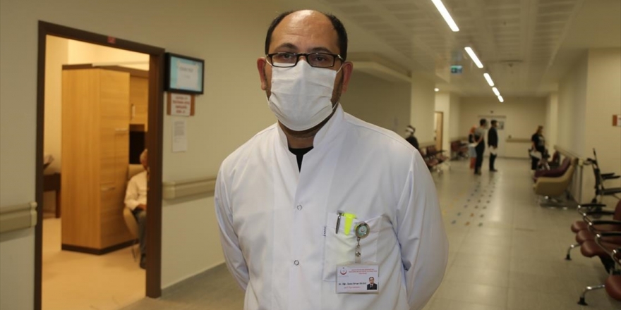 Koronavirüsü Yenip Görevine Dönen Doktor Hastalara Nefes Oluyor