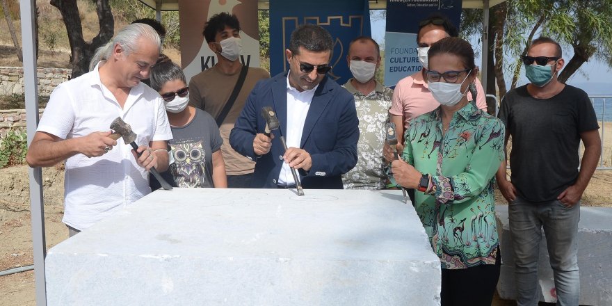 Uluslararası Kuşadası Neopolis Heykel Sempozyumunda ilk Çekiç Vuruldu