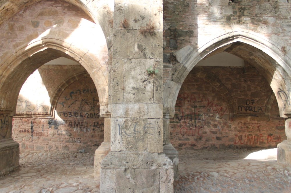 Asırlık Tarih, Tarihe Saygısı Olmayanların Karalama Duvarı Oldu...