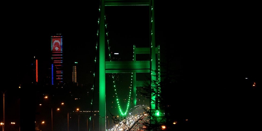 İstanbul'un Köprüleri 'Serebral Palsi' İçin Yeşile Büründü
