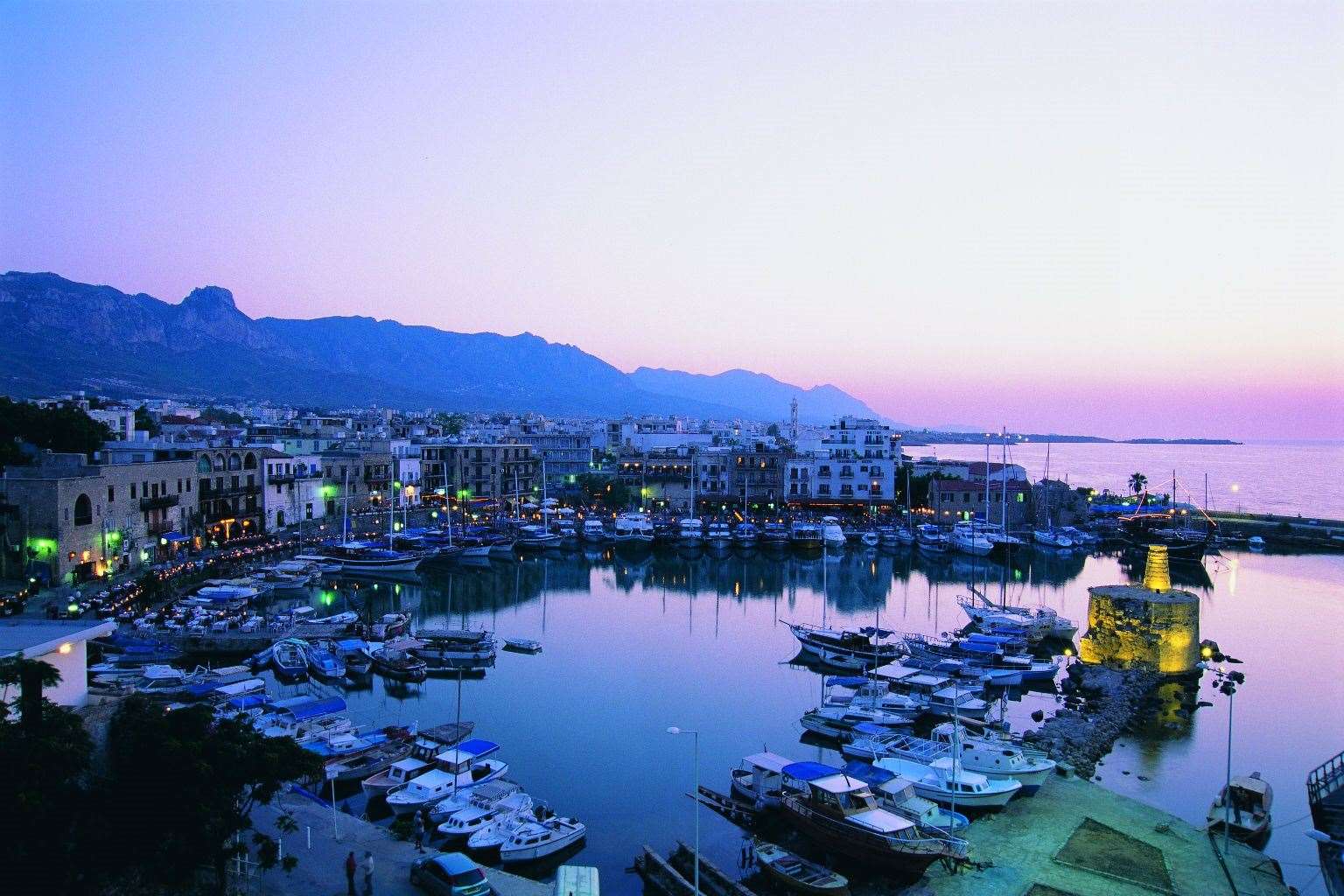 ŞEVKET BÜLENT YAHNİCİ YAZDI: KKTC'DE PEŞPEŞE YANLIŞLAR