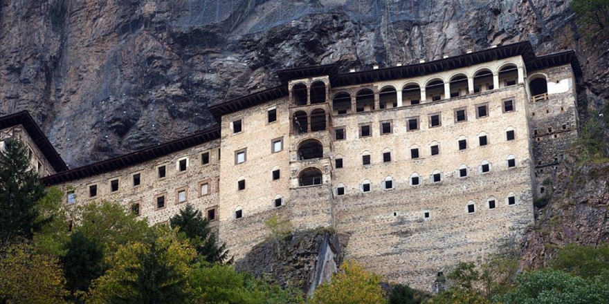 Sümela Manastırı İki Ayda 107 Bini Aşkın Ziyaretçiyi Ağırladı