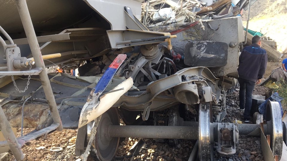 Yozgat'ta iki yük treni çarpıştı...