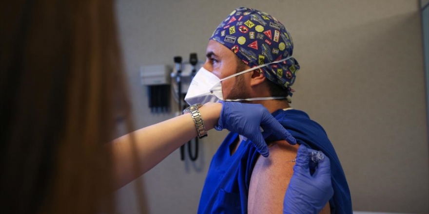 Çin'de Geliştirilen Aşı Türkiye'deki İlk Gönüllüye Yapıldı