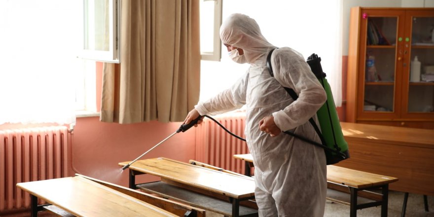 Aydın Büyükşehir Belediyesi Efeler'de Okulları Dezenfekte Ediyor