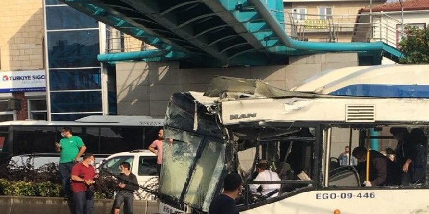 Ankara'da Belediye Otobüsü Üst Geçit Asansörü ve Yolcu Durağına Çarptı