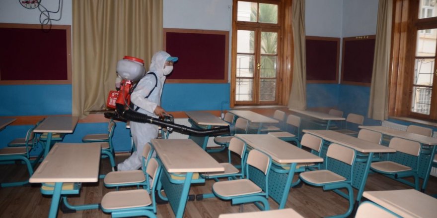 Kuşadası'nda Okullar İlk Ders Zili Öncesi Dezenfekte Edildi