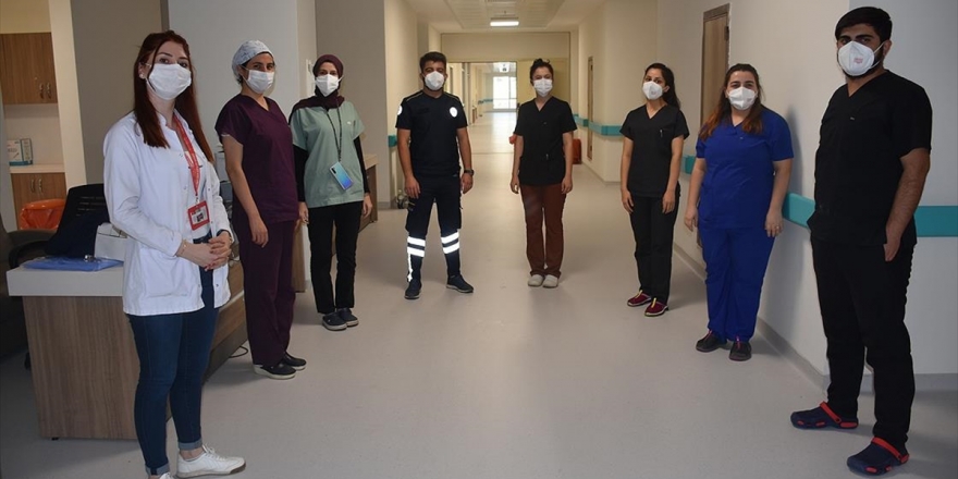 'Kovid-19'u Savaşa Benzetiyorum, Bu Savaşın En Önünde Giden Askerleriz'