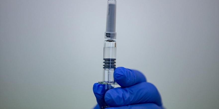 Putin Rusya'da İkinci Kovid-19 Aşısının Tescillendiğini Açıkladı