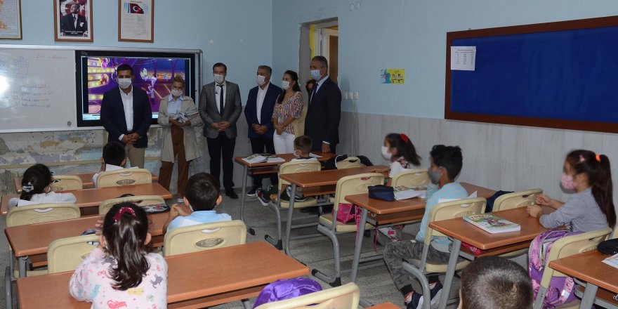 Kuşadalı Minik Öğrenciler Hem Okuyacak Hem Hayvan Sevgisi Kazanacak