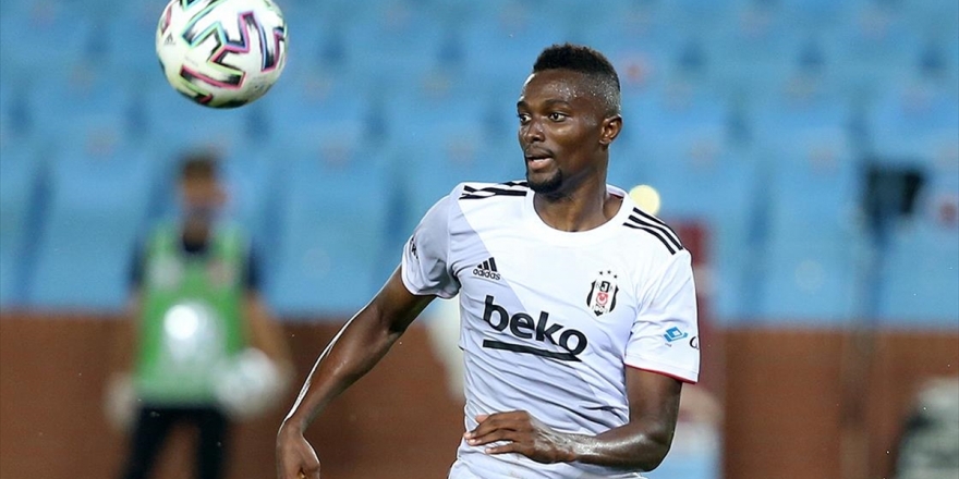 Beşiktaş'ta Bernard Mensah'ın Kovid-19 Testi Pozitif Çıktı