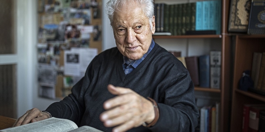 Edebiyat Dünyasının Dervişi : Nuri Pakdil